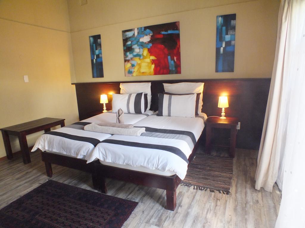 Uzuri Guesthouse Cc ويندهوك الغرفة الصورة