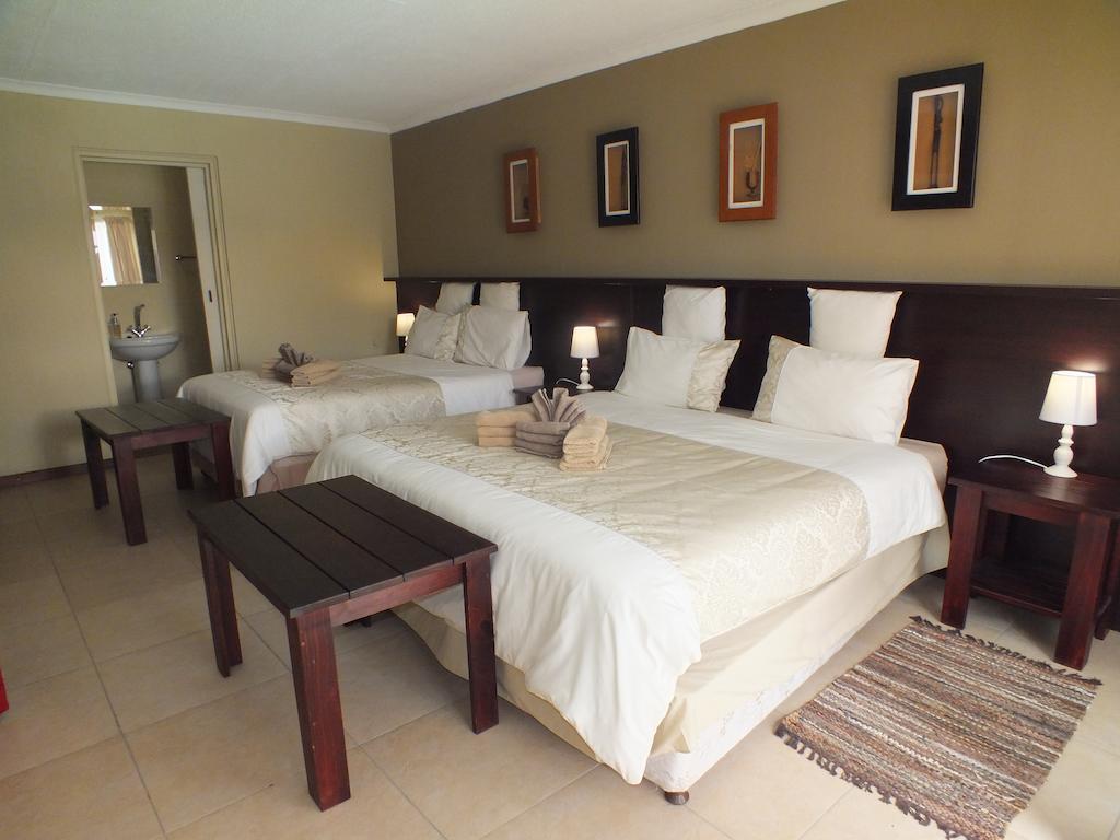 Uzuri Guesthouse Cc ويندهوك الغرفة الصورة