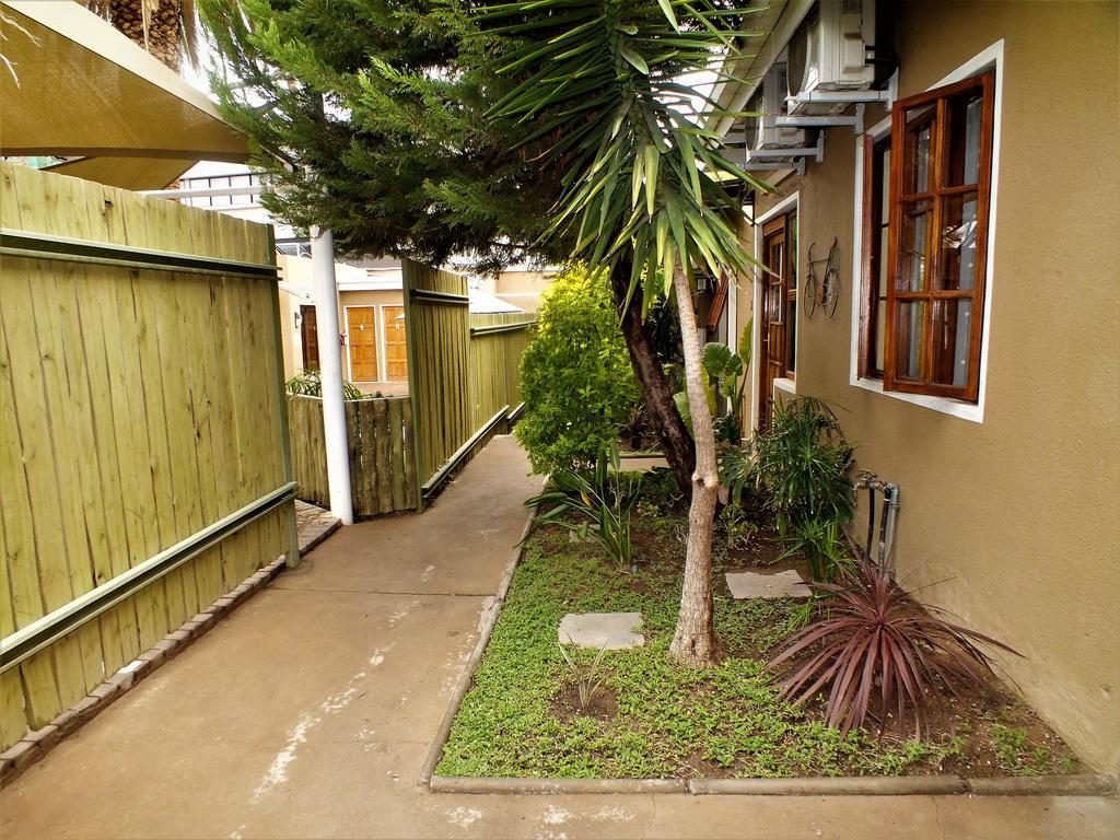 Uzuri Guesthouse Cc ويندهوك المظهر الخارجي الصورة