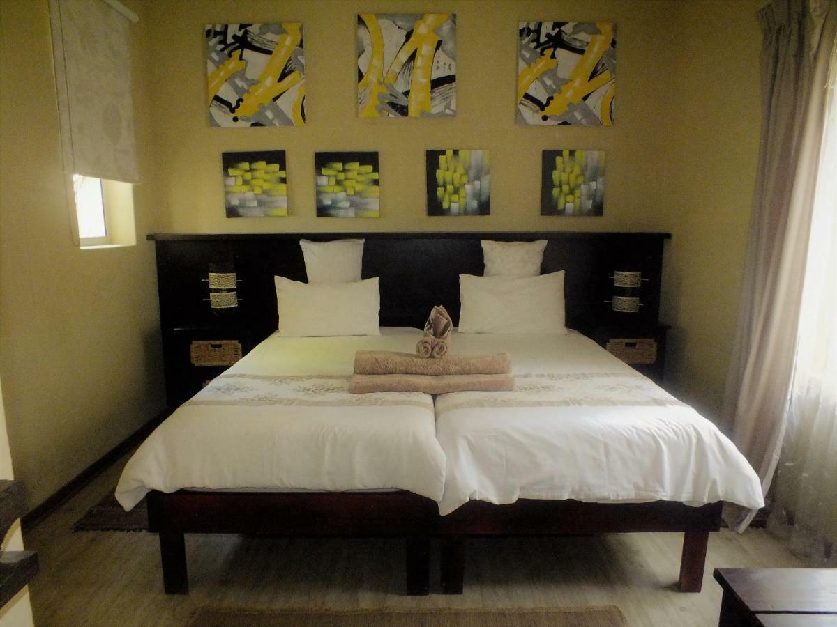 Uzuri Guesthouse Cc ويندهوك المظهر الخارجي الصورة